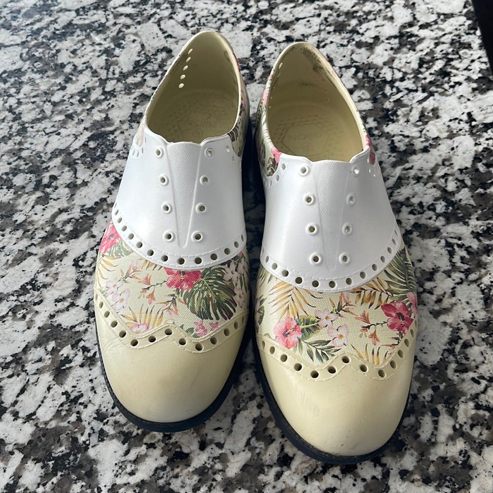 Mens golf shoes